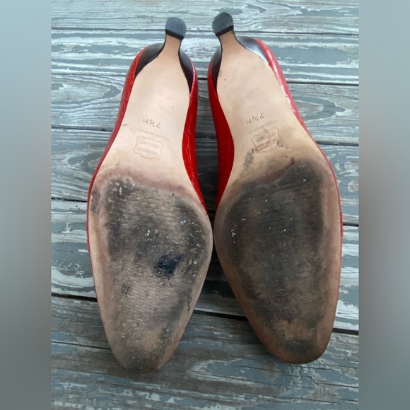 Talbots Red Leather Heels with Gold Chain. Size 7 1/2 - Picture 3 of 5